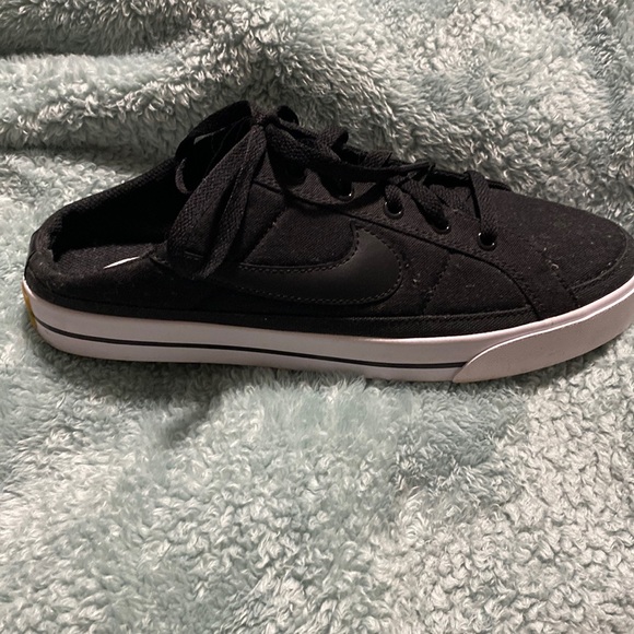 Shoes - Nike court legacy mule size 9
